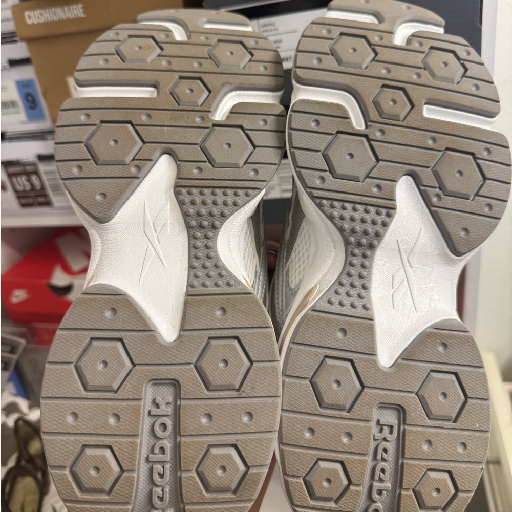 Reebok - Picture 5 of 6